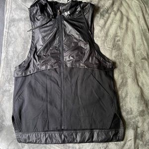 Under Amour hooded vest, S